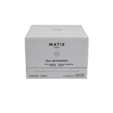 This intensive 28-day treatment – the time it takes for cells to renew – visibly helps transform skin thanks to its dual antioxidant and cellular respiration action. Its light texture instantly melts into the skin, offering optimal results. Its composition has a high concentration of active ingredients that help preserve the skin’s stem cells and re-oxygenate the skin for comprehensive anti-aging results. These four vials, one per week, will reveal younger-looking skin that radiates beauty.